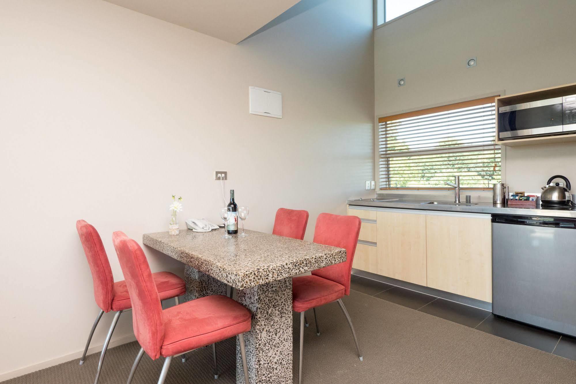 One Burgess Hill Aparthotel Νιου Πλύμουθ Εξωτερικό φωτογραφία